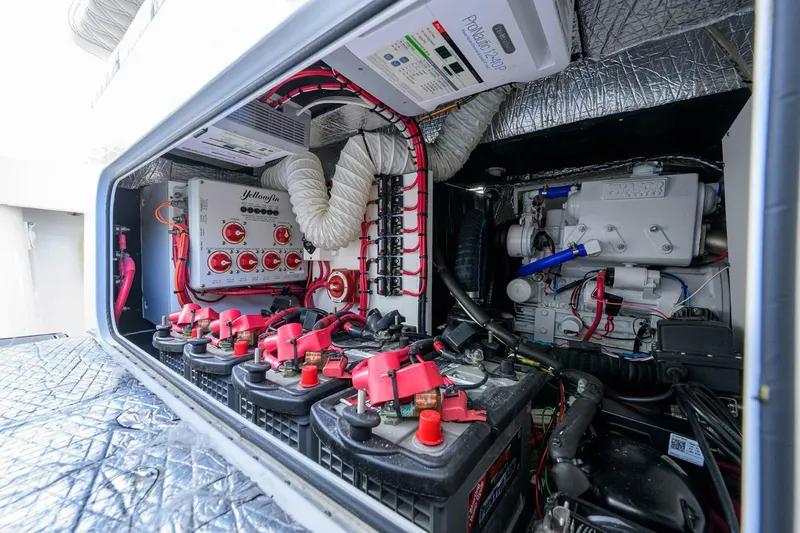 Slide: The Image of Yellowfin 42 2021 - 4914319