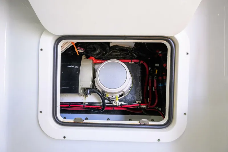 Slide: The Image of Yellowfin 42 2021 - 4914338