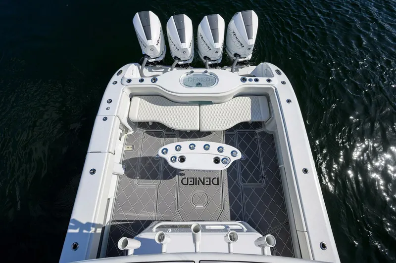 Slide: The Image of Yellowfin 42 2021 - 4914344