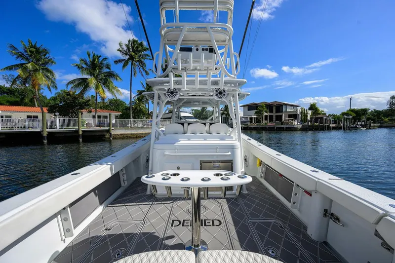 Slide: The Image of Yellowfin 42 2021 - 4914353