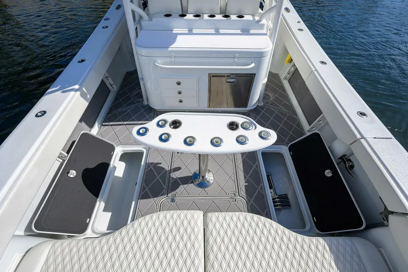 Slide: The Image of Yellowfin 42 2021 - 4914357