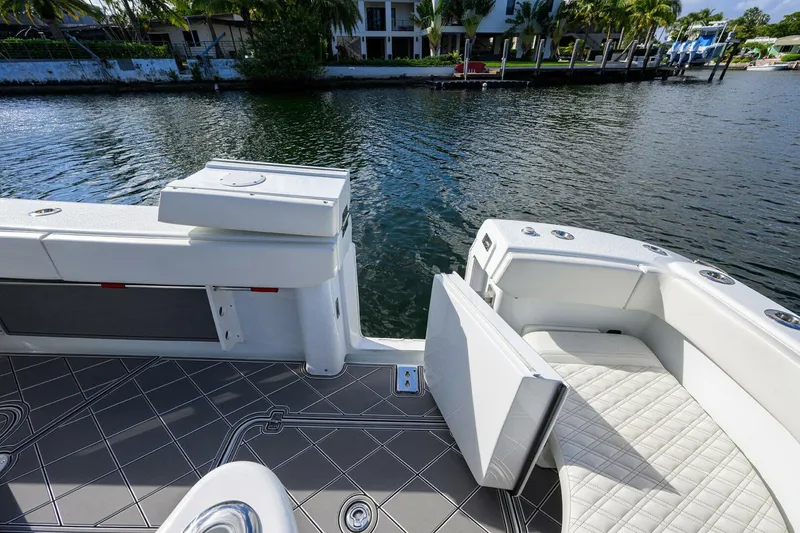 Slide: The Image of Yellowfin 42 2021 - 4914358