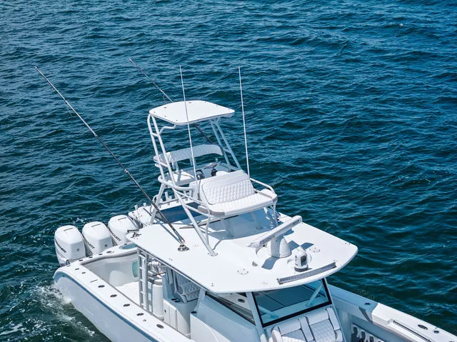 Slide: The Image of Yellowfin 42 2021 - 80