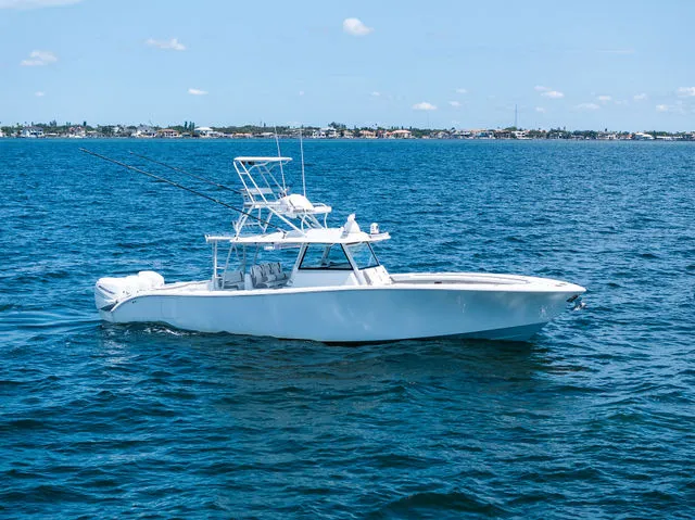 Slide: The Image of Yellowfin 42 2021 - 82