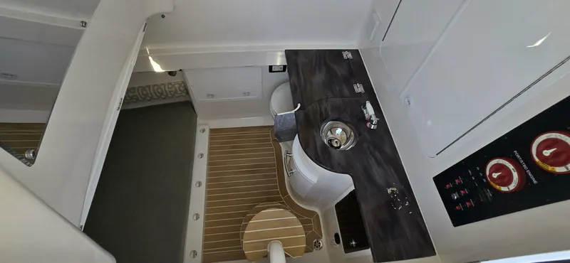 Slide: The Image of Regulator Marine 34 Center Console 2021 - 4809104