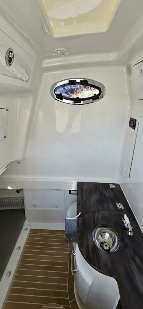 Slide: The Image of Regulator Marine 34 Center Console 2021 - 4809108