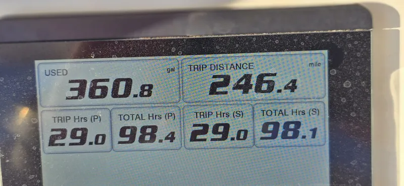 Slide: The Image of Regulator Marine 34 Center Console 2021 - 4809102