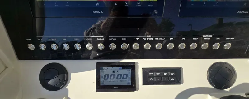 Slide: The Image of Regulator Marine 34 Center Console 2021 - 4809095