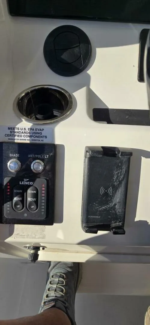 Slide: The Image of Regulator Marine 34 Center Console 2021 - 4809096