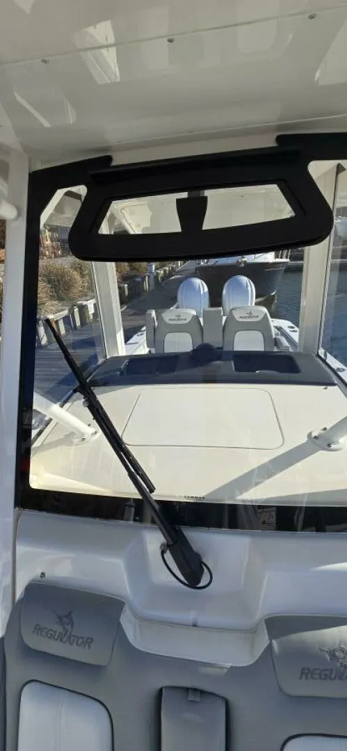 Slide: The Image of Regulator Marine 34 Center Console 2021 - 4809083