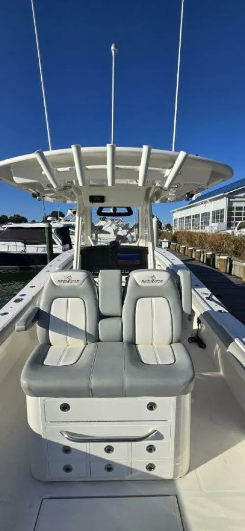 Slide: The Image of Regulator Marine 34 Center Console 2021 - 4809090