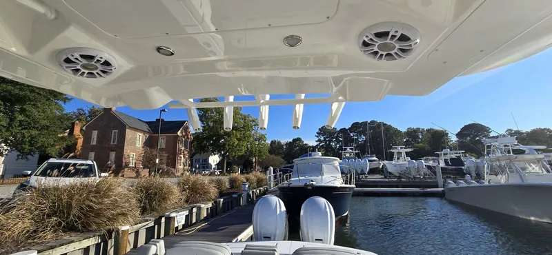 Slide: The Image of Regulator Marine 34 Center Console 2021 - 4809086