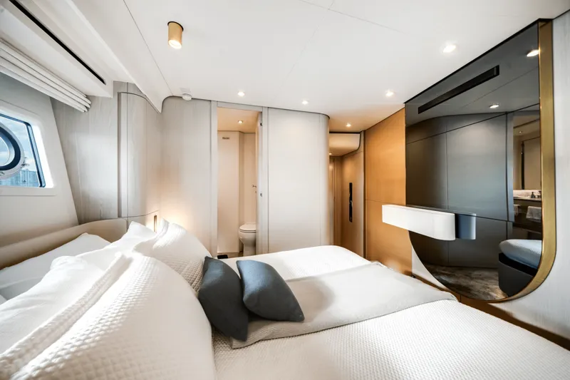 Slide: The Image of Azimut 78 FLY 2024 - 5420445