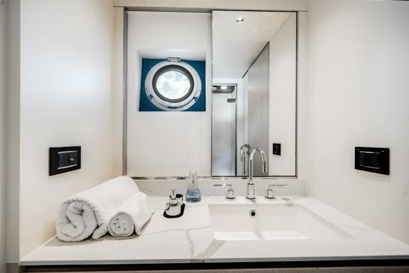 Slide: The Image of Azimut 78 FLY 2024 - 5420451
