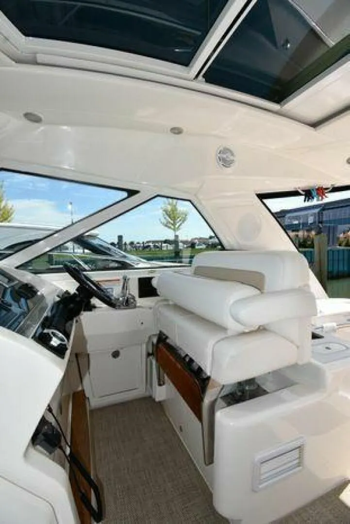 Slide: The Image of Sea Ray 450 Sundancer 2010 - 4960372