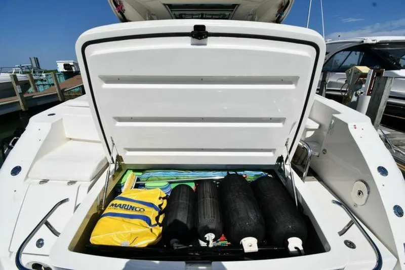 Slide: The Image of Sea Ray 450 Sundancer 2010 - 4960381