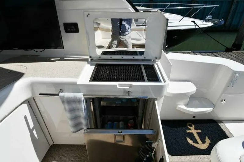 Slide: The Image of Sea Ray 450 Sundancer 2010 - 4960385