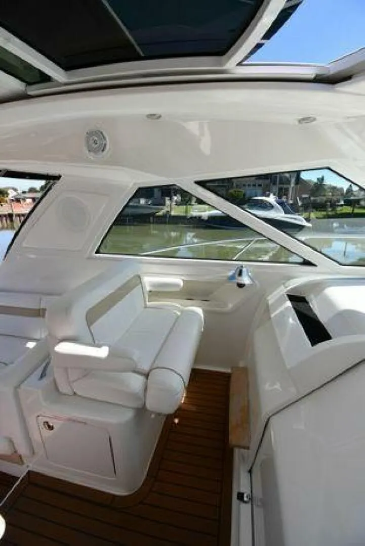 Slide: The Image of Sea Ray 450 Sundancer 2010 - 4960548