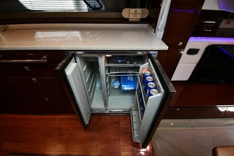 Slide: The Image of Sea Ray 450 Sundancer 2010 - 4960583