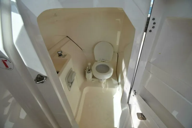 Slide: The Image of 2018 235 Pursuit Dual Console - Head - 4811502