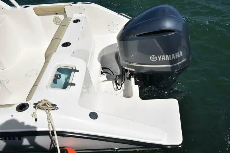 Slide: The Image of 2018 235 Pursuit Dual Console - Transom - 4811481