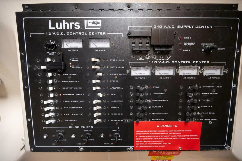 Slide: The Image of Luhrs 40 Open 2000 - 4812828