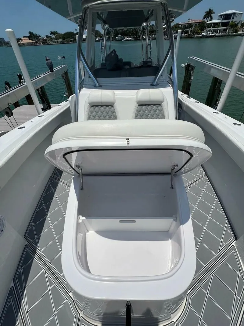 Slide: The Image of Front Runner 36 CC 2023 - 4820572