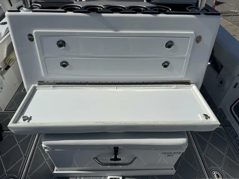 Slide: The Image of Front Runner 36 CC 2023 - 5082797