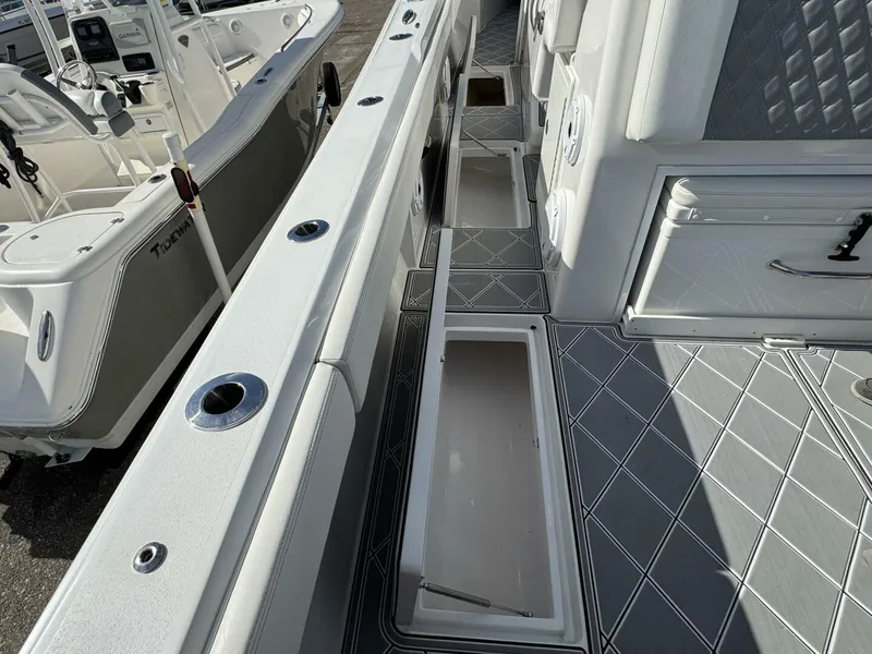 Slide: The Image of Front Runner 36 CC 2023 - 5082817