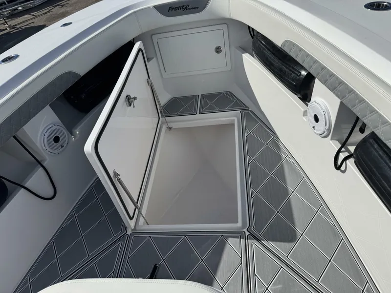 Slide: The Image of Front Runner 36 CC 2023 - 5082843