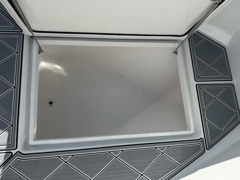 Slide: The Image of Front Runner 36 CC 2023 - 5082848