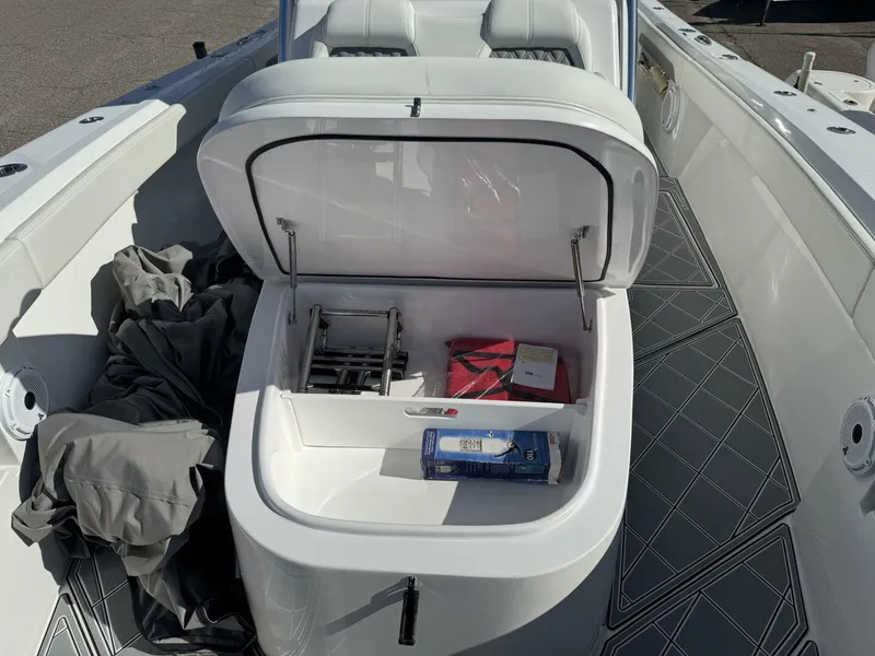 Slide: The Image of Front Runner 36 CC 2023 - 5082863