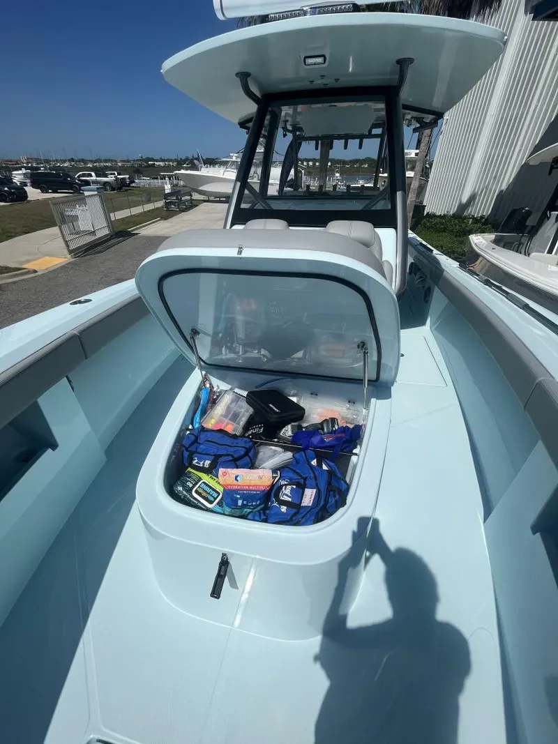 Slide: The Image of Front Runner 36 CC 2024 - 4820735