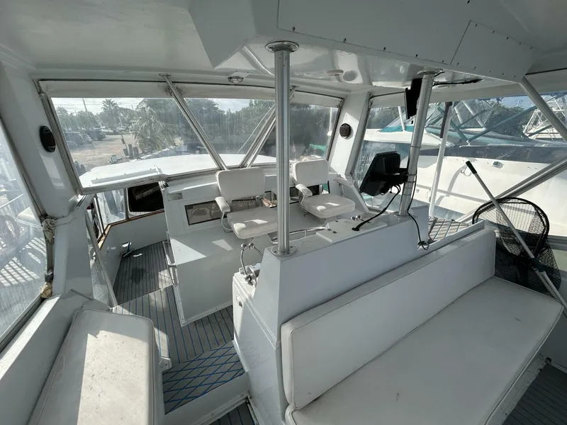 Slide: The Image of 44' Viking flybridge aft - 4822525