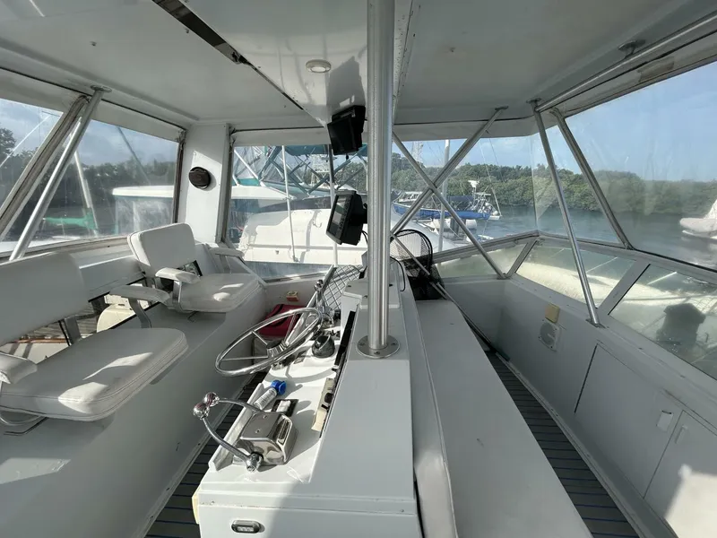 Slide: The Image of 44' Viking flybridge port - 4822533