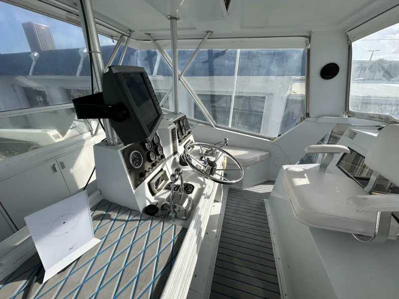 Slide: The Image of 44' Viking flybridge starboard - 4822534