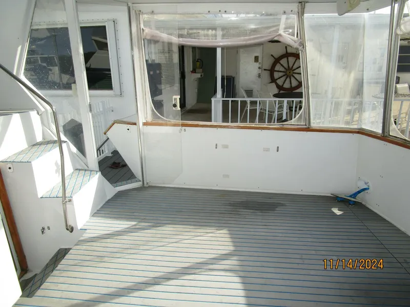 Slide: The Image of 44' Viking aftdeck starboard - 4822506