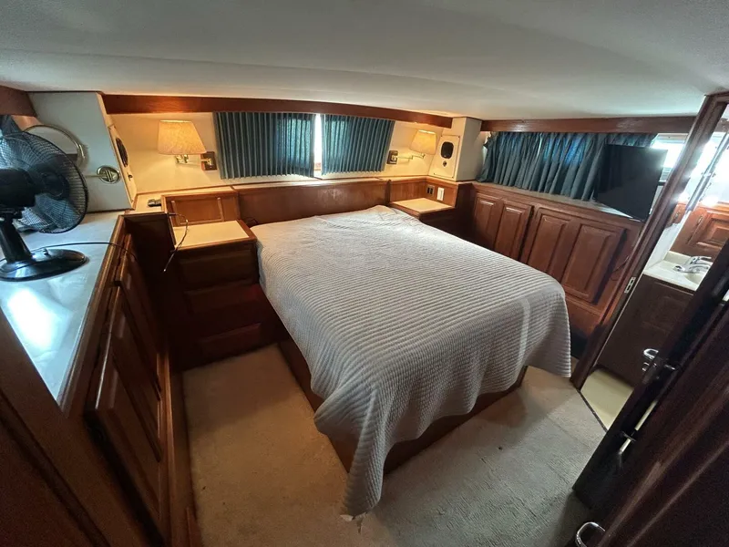 Slide: The Image of 44' Viking master stateroom - 4822864