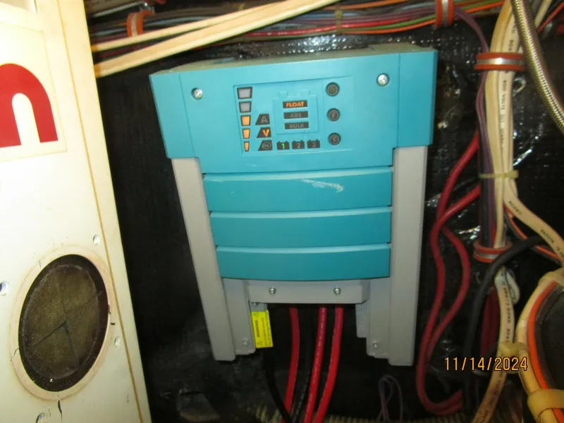 Slide: The Image of 44' Viking battery charger - 4822510