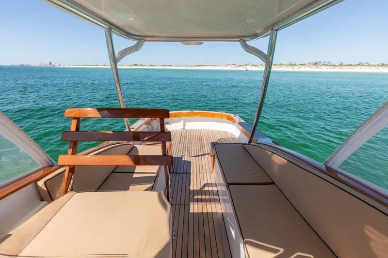 Slide: The Image of 2014 Release 34 Walkaround- Helm Seating - 4823351