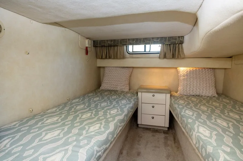 Slide: The Image of Monterey 322 Cruiser 2000 - 4823530