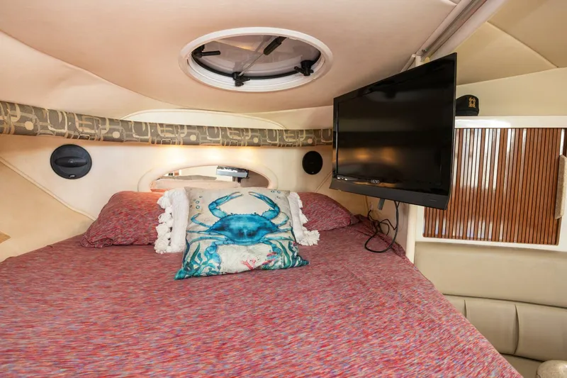 Slide: The Image of Monterey 322 Cruiser 2000 - 4823525