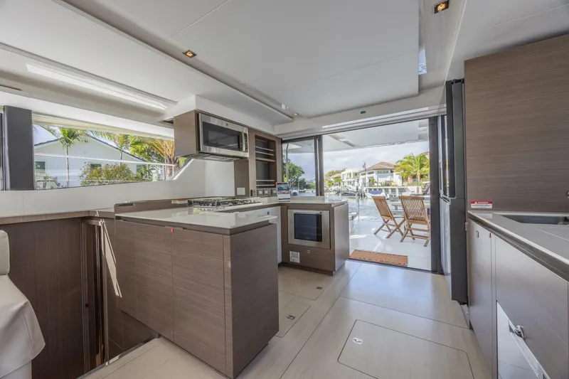 Slide: The Image of Leopard 53 Powercat 2024 - 4826145