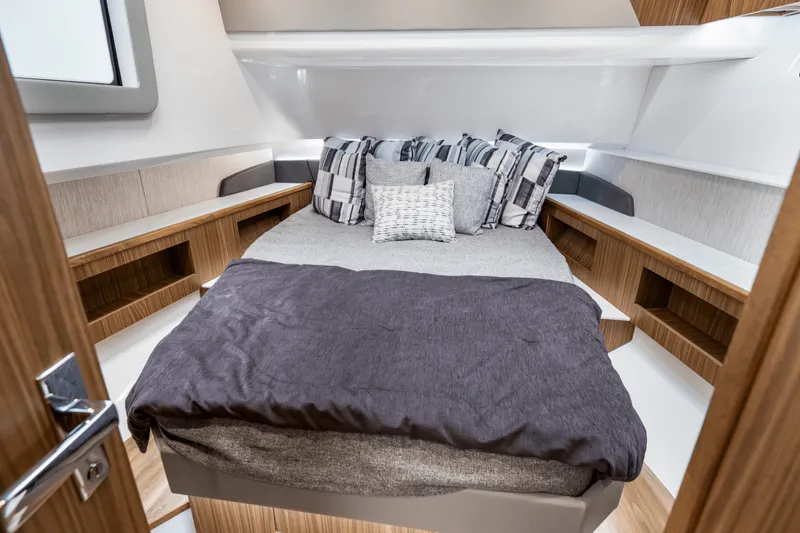 Slide: The Image of Cruisers 50 GLS 2025 - 5263831