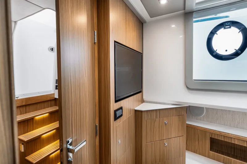 Slide: The Image of Cruisers 50 GLS 2025 - 5263832