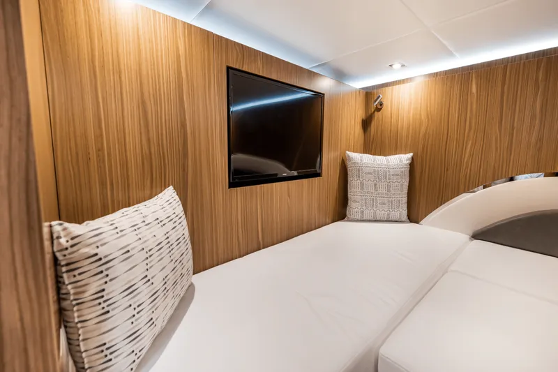 Slide: The Image of Cruisers 50 GLS 2025 - 5263835