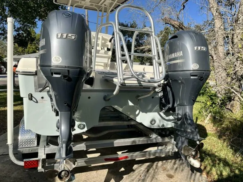 Slide: The Image of World Cat 230 CC 2019 - 5813192