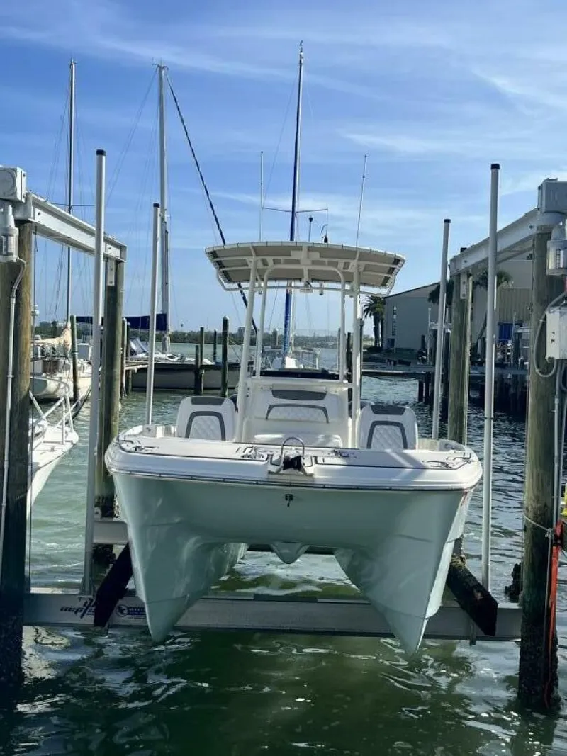 Slide: The Image of World Cat 230 CC 2019 - 4877802