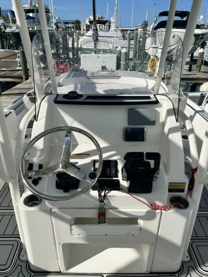 Slide: The Image of World Cat 230 CC 2019 - 4877805