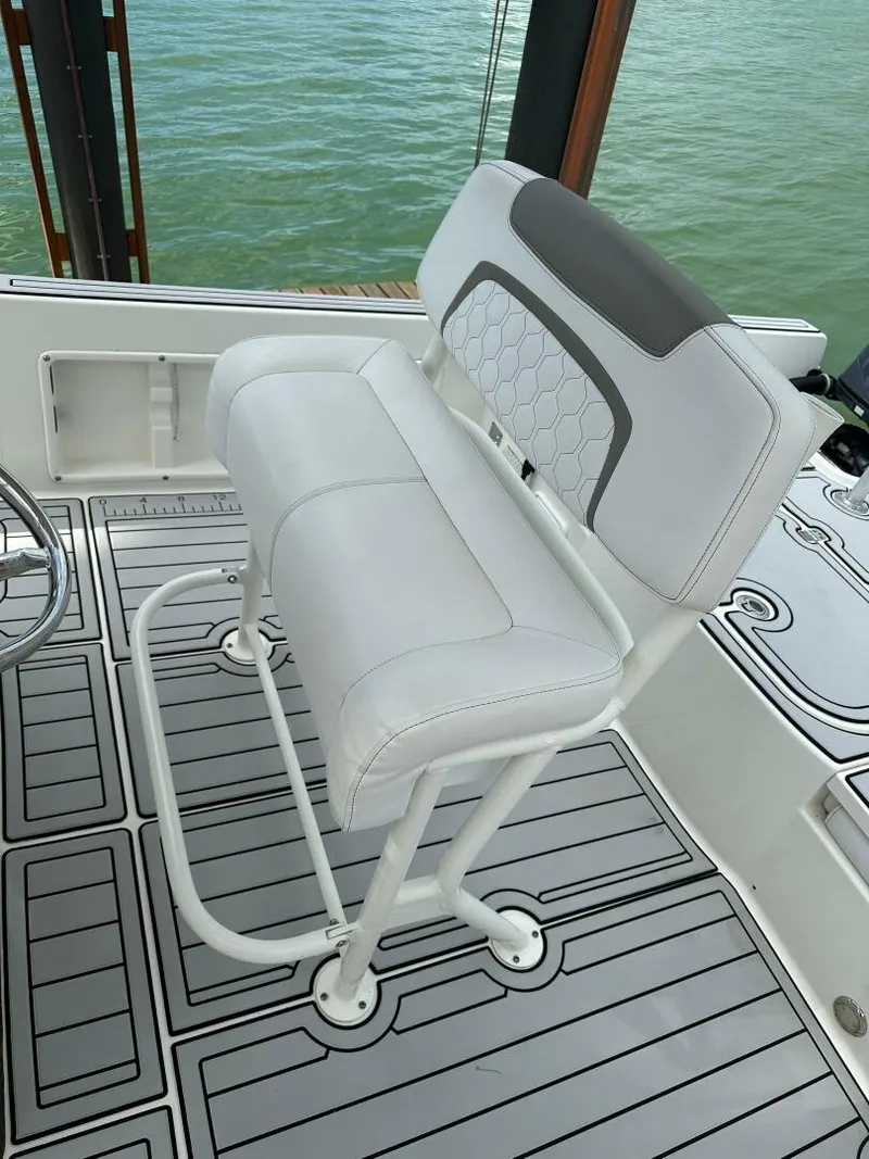 Slide: The Image of World Cat 230 CC 2019 - 4828575